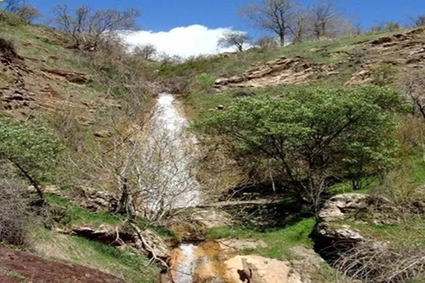آبشارها یکی جاذبه های طبیعی بی نظیر کرمانشاه